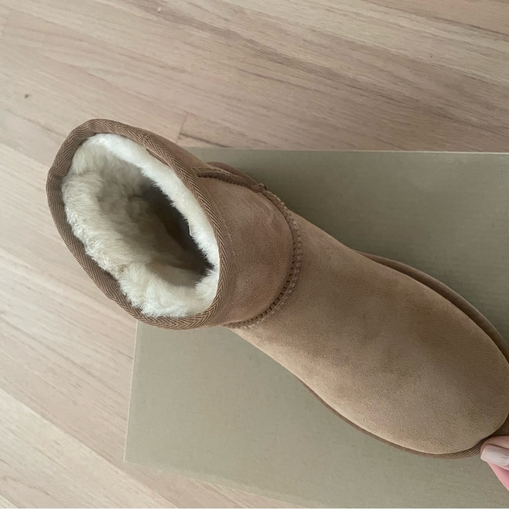 UGG MINI II Chestnut NWT 7